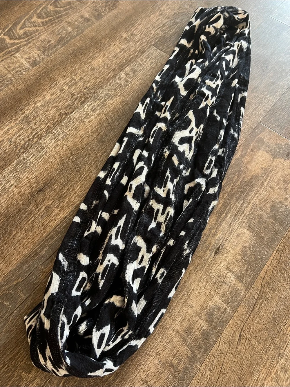 Womens Navy and White Patterned Scarf